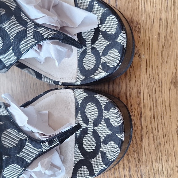 Coach Black Gypsy Signature Patent Wedge Thong Sandals 10b - Picture 5 of 13